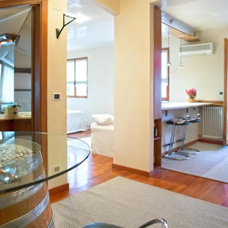 Apartamento Mansardina Filarmonico 8 *