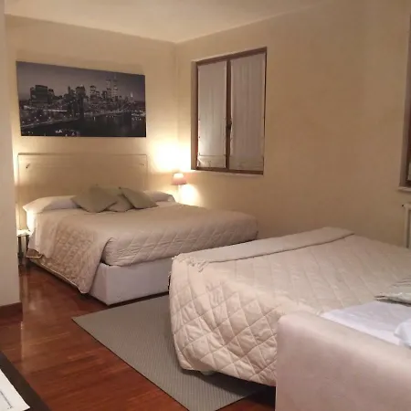 Mansardina Filarmonico 8 Apartman *